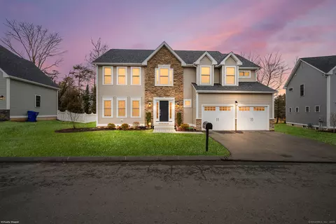 8 Gledhill Ln #8, West Hartford, CT 06117