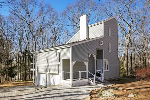 35 Whitney Rd, Groton, CT 06355