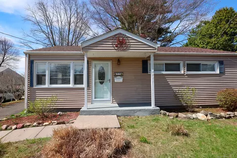 33 Greenhurst Ln, East Hartford, CT 06118
