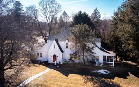 16 Juniper Ridge Dr, Danbury, CT 06811