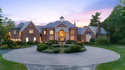 23 Robkins Rd, Avon, CT 06001