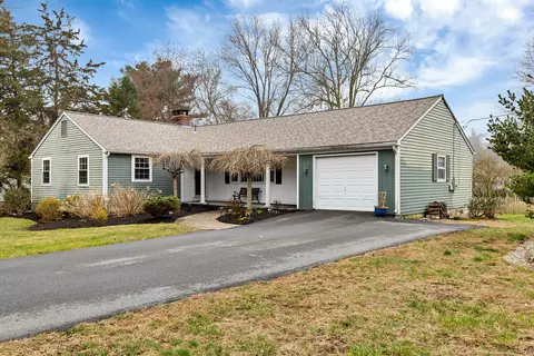 16 Mary Mac Loop, Clinton, CT 06413