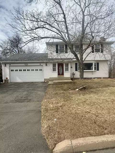 75 Westmont Dr, Middletown, CT 06457