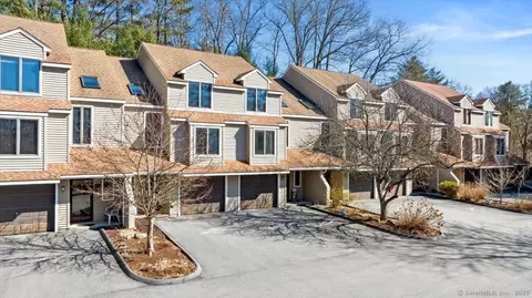3 Westside Dr #15, North Grosvenor Dale, CT 06255