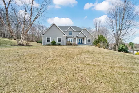 4 Jonathan Dr, Ellington, CT 06029
