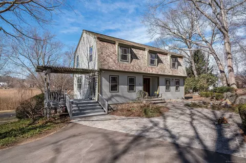 35 Lovers Ln, Madison, CT 06443
