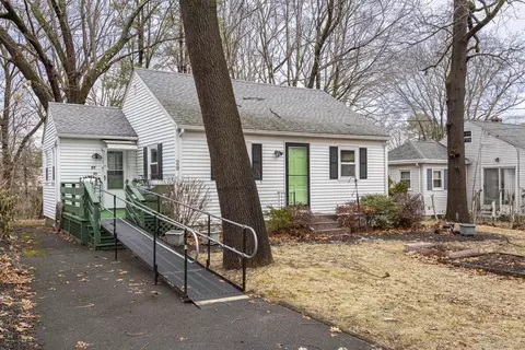 29 Devon Dr, Manchester, CT 06040