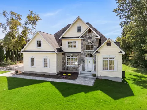 88 Cambridge Dr, South Windsor, CT 06074
