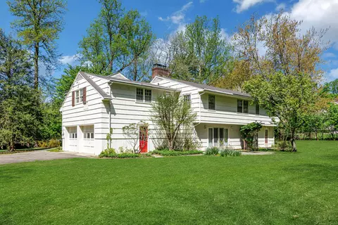 48 Nearwater Ln, Darien, CT 06820