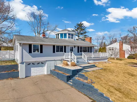 26 Crestwood Rd, Milford, CT 06460