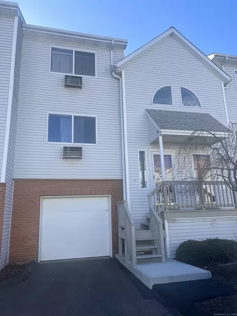 925 Oronoke Rd #13E, Waterbury, CT 06708