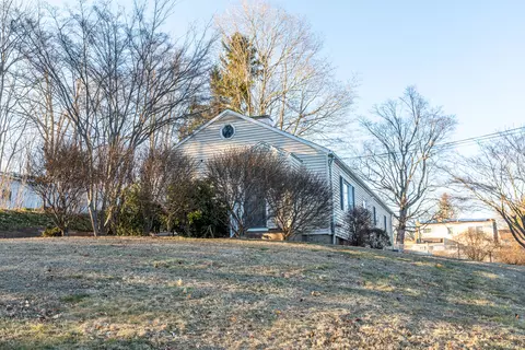 167 Briarcliff Rd, Hamden, CT 06518