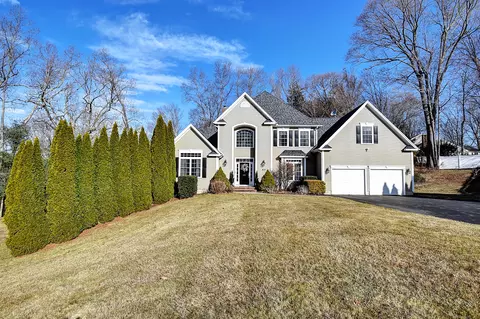 40 Kensington Ct, Cheshire, CT 06410