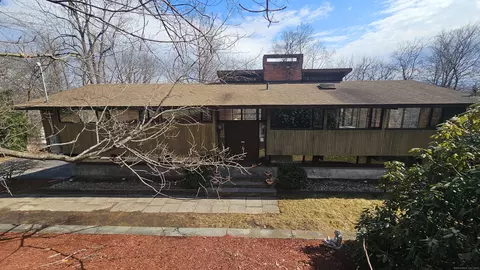 3 High Gate Ln, West Hartford, CT 06107