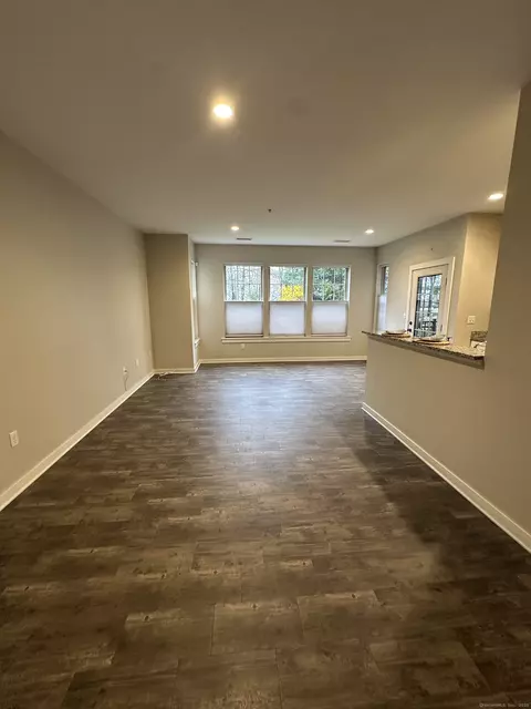 100 Richards Ave #105, Norwalk, CT 06854