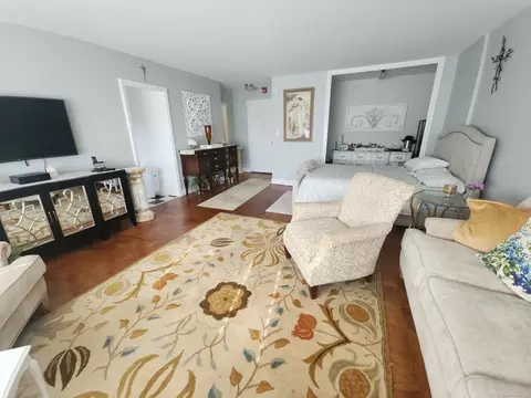 80 Cartright St #1E, Bridgeport, CT 06604