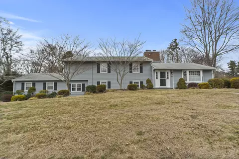 39 Horseshoe Rd, Guilford, CT 06437