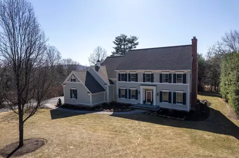 1 Saunders Hl, Farmington, CT 06032