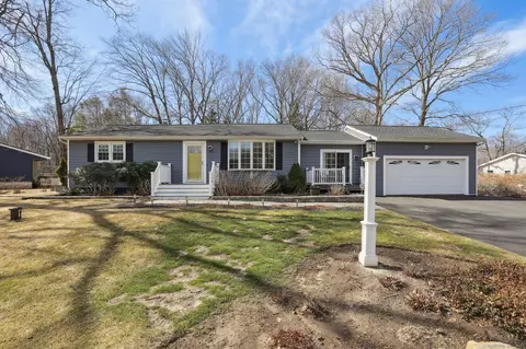 4 Sherwood Dr, Prospect, CT 06712