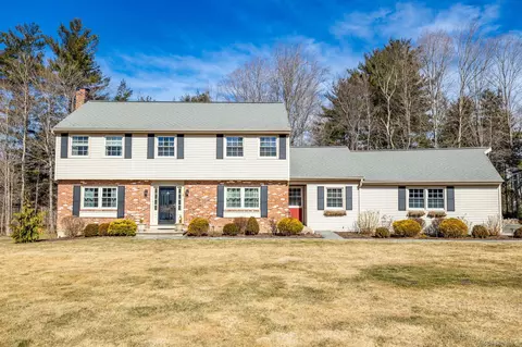 1 Stone Fence Ln, Newtown, CT 06470