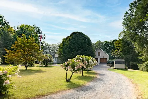 301 Transylvania Rd, Woodbury, CT 06798