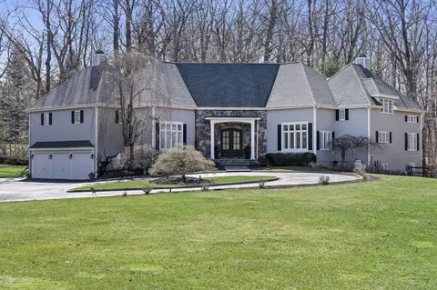 295 Smith Ridge Rd, New Canaan, CT 06840