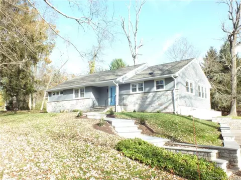 1041 Orange Center Rd, Orange, CT 06477