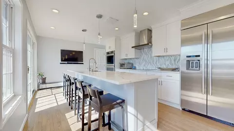 10 Williamsburg Dr, Orange, CT 06477