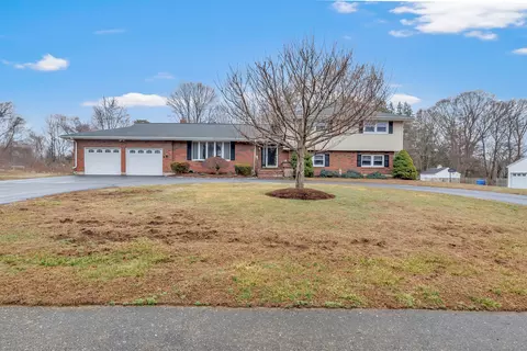 7 Sportsman Dr, Shelton, CT 06484