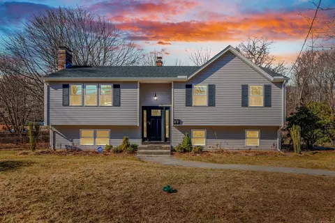 21 N Main St, East Hampton, CT 06424