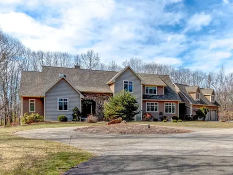 2 Stoneybrook Trl, Ellington, CT 06029