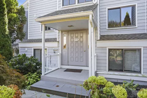 70 Rowayton Woods Dr #70, Norwalk, CT 06854