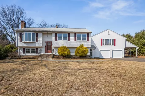 131 Rolling Meadow Dr, East Hartford, CT 06118