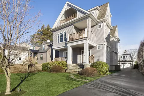 71 Charles St, Fairfield, CT 06824