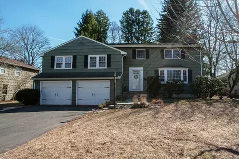 51 Hartwell Rd, West Hartford, CT 06117