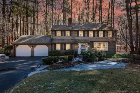 7 Glenn Hollow Ln, Simsbury, CT 06092
