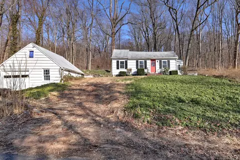 298 Wooding Hill Rd, Bethany, CT 06524