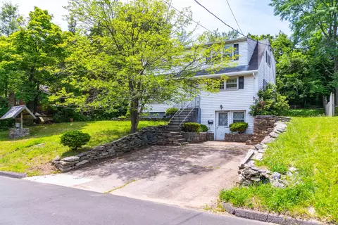 27 Mountain View Dr, East Hartford, CT 06108