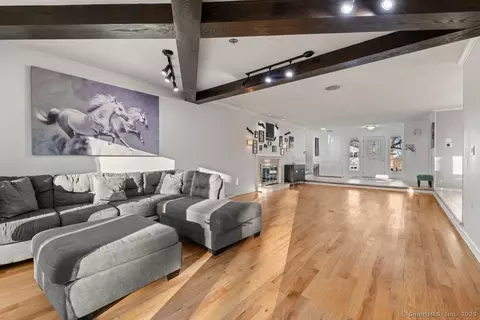 155 Stevenson Rd, New Haven, CT 06515