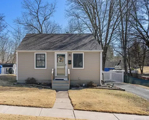 25 Bilyue Rd, Manchester, CT 06042
