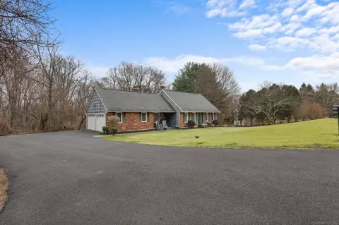 26 Bridle Rd, New Milford, CT 06776