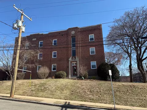 2 Arnold Way # A, West Hartford, CT 06119