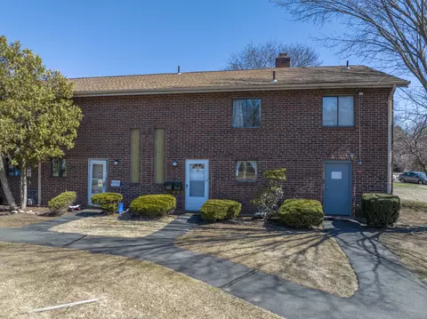 51 Wakefield Cir #51, East Hartford, CT 06118