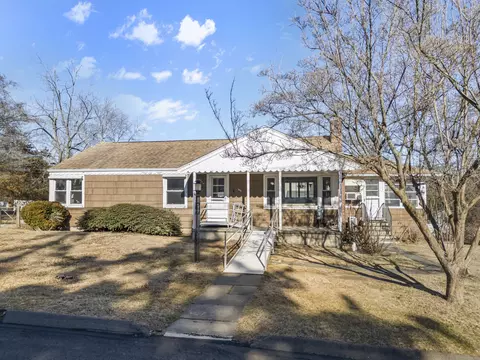 540 Wormwood Rd, Fairfield, CT 06824
