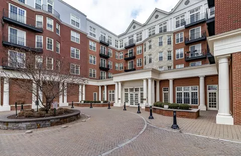 85 Memorial Rd #301, West Hartford, CT 06107