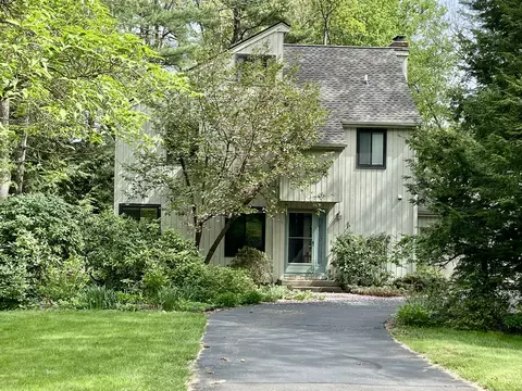 20 Fawnbrook Ln, Simsbury, CT 06070