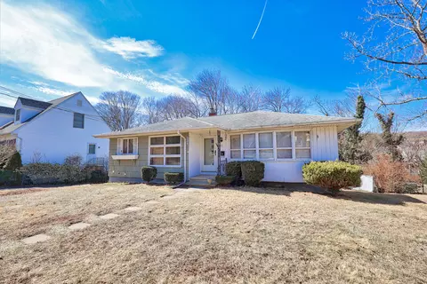 225 Academy Ave, Waterbury, CT 06705