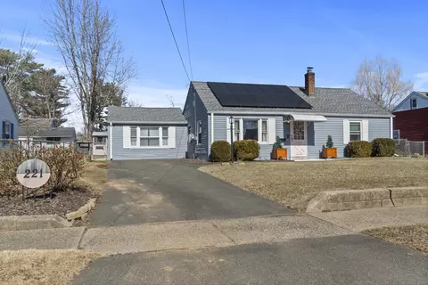 221 Woodycrest Dr, East Hartford, CT 06118