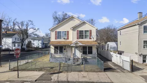 213 Pine St, New Haven, CT 06513