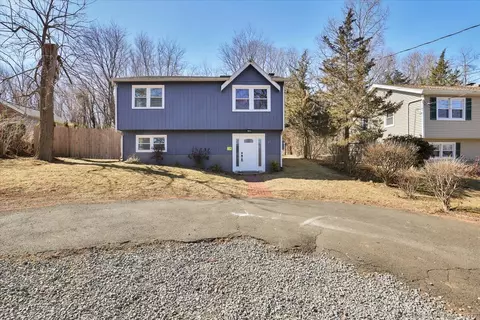 31 Grieb Trl, Wallingford, CT 06492